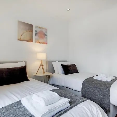 Welcomestay Tooting Broadway 3 Bedroom Apartment Londra Esterno foto