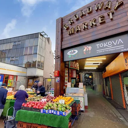 Welcomestay Tooting Broadway 3 Bedroom Apartment Londra Esterno foto